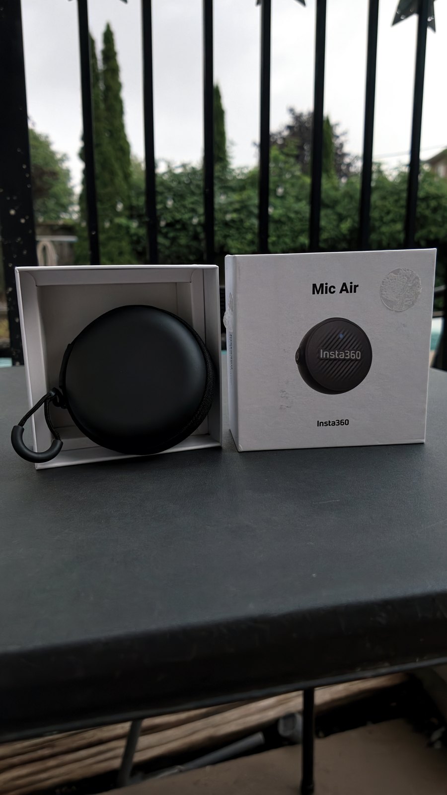 Insta360 Mic Air case and box